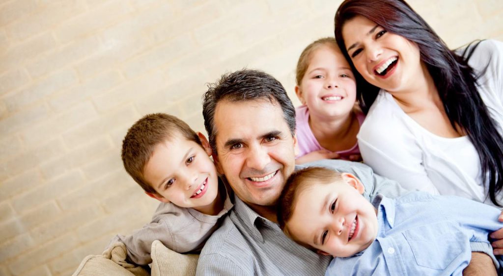 Happy family smiling - 4Change Energy