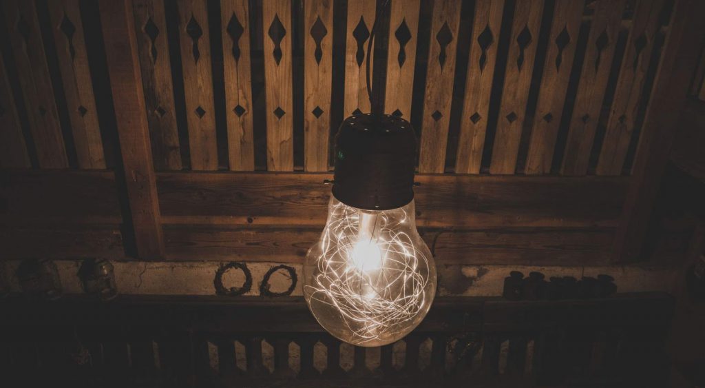 Lightbulb hanging - 4Change Energy Budget Saver