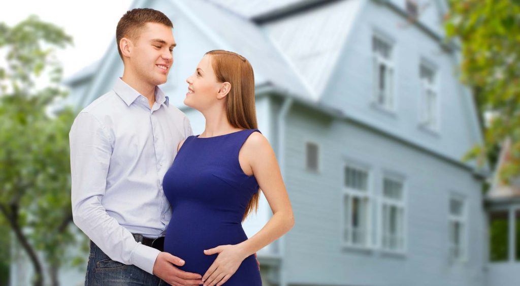 Happy couple looking for Corpus Christi Electricity