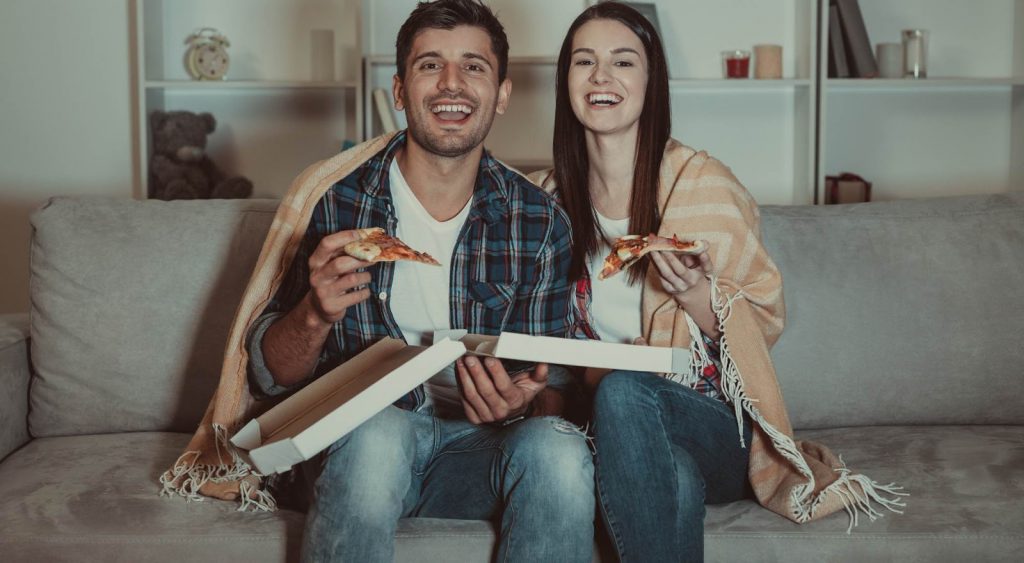 Couple eats pizza and watches movie - Electricity Prices