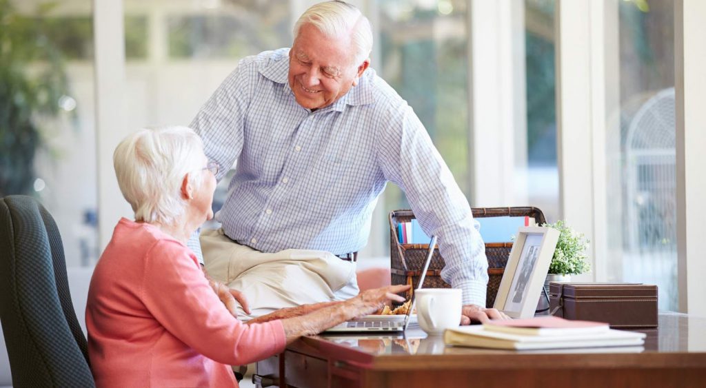 Senior couple shopping online - Electricity Senior Discount