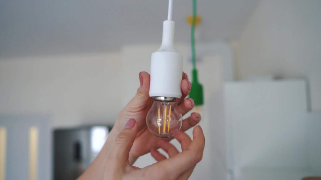 Changing lightbulb - Spark Energy