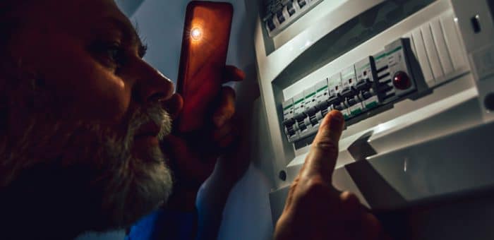 11 Tips to Consider During an Extended Power Outage 
